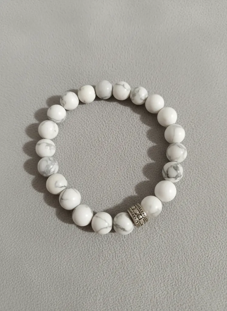 Beyaz Havlit Doğal Taş Bileklik - Gümüş Detaylı Şık Tasarım