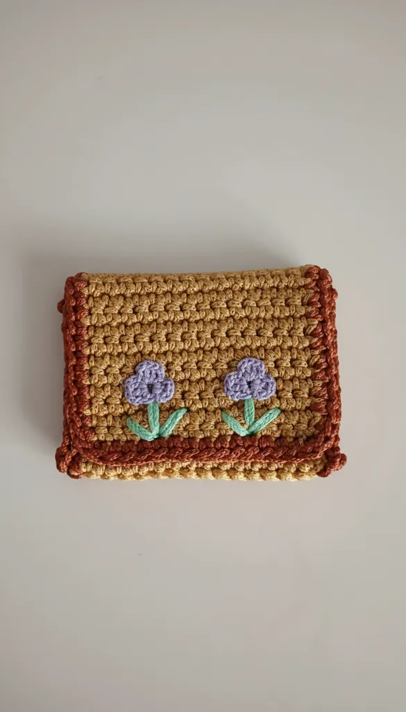 Lavanta Çiçekli Tek Gözlü Makrome Kartlık – Yıkanabilir Polyester