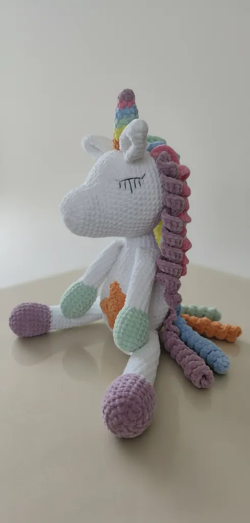 Beyaz Örgü Oyuncak Ünicorn - Renkli Detaylı, El Emeği