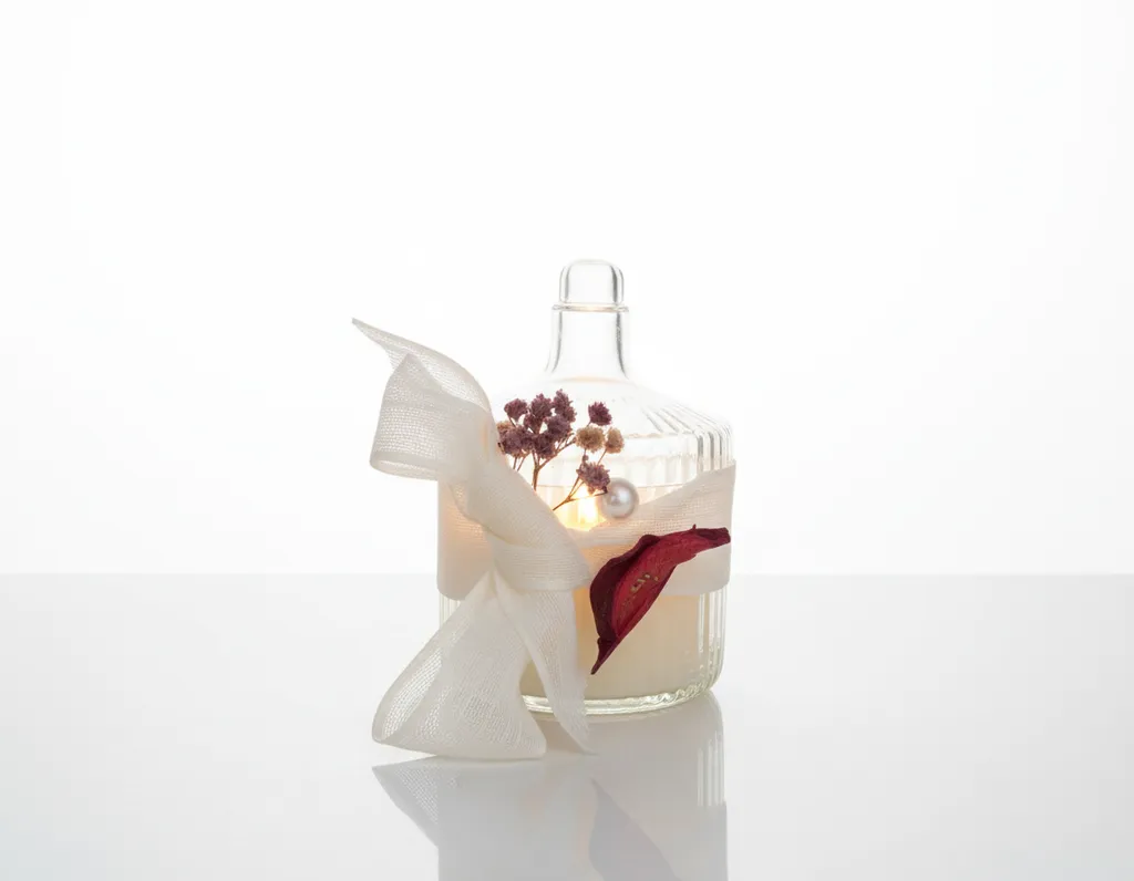 Beyaz Kurdeleli İnci Detaylı Cam Şişe Mum - El Yapımı Dekoratif Hediyelik