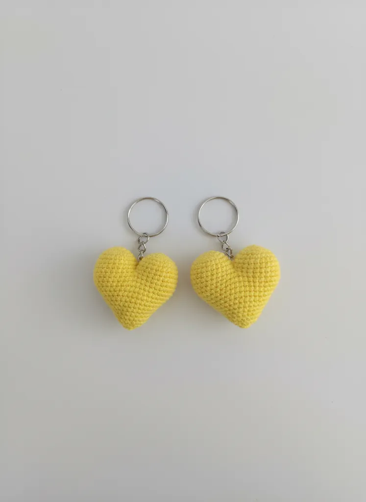 Sarı Renkli Amigurumi Kalp Anahtarlık ve Araba Süsü - El Emeği