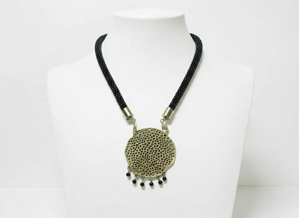 Antrasit Renk Detaylı Boncuk Kolye/ Hapishane işi tekniği