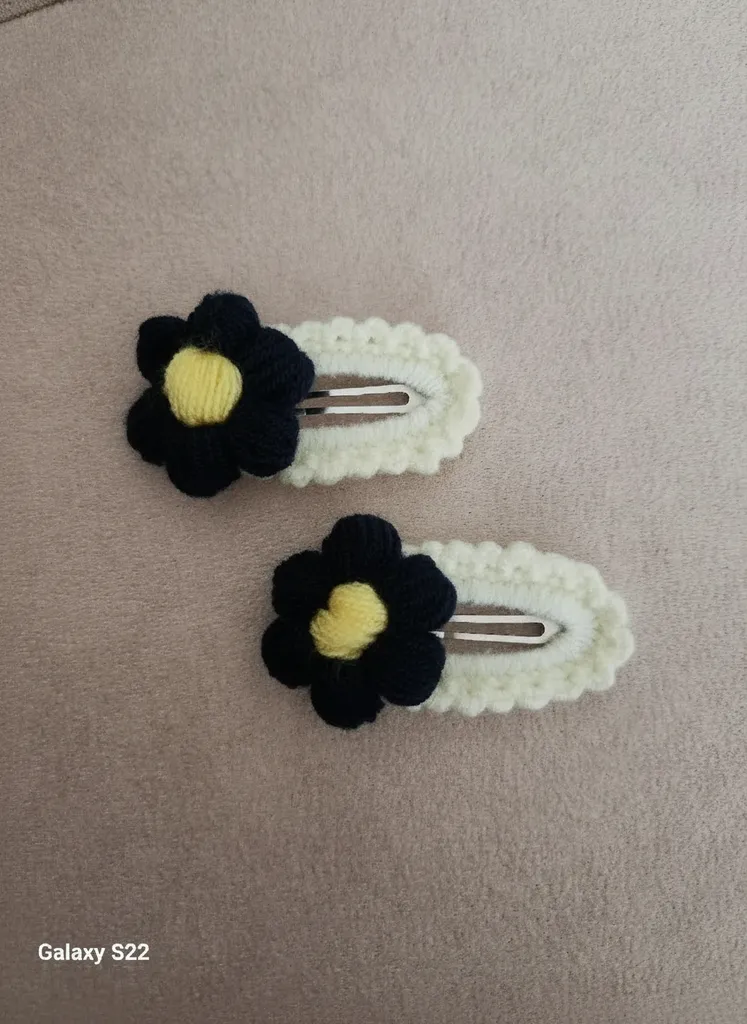 Krem ve Lacivert Çiçekli Örgü Çıt Çıt Toka (7cm) - El Emeği