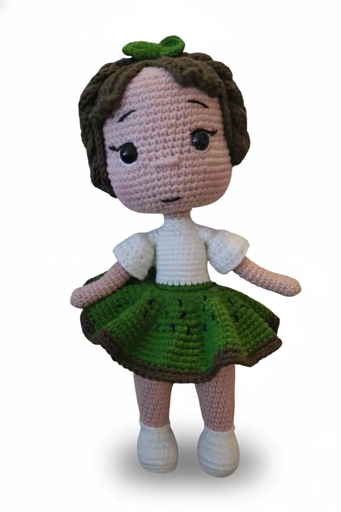 Amigurumi Bebek - Yeşil Etekli, Kahverengi Saçlı, El Örgüsü
