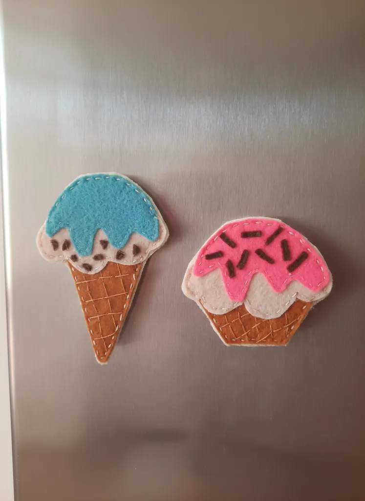 Renkli El Yapımı Keçe Dondurma ve Cupcake Buzdolabı Magnet Süsü