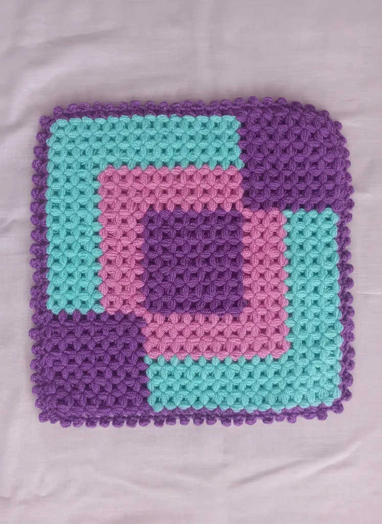 El Örgüsü Geometrik Desenli Kare Lif Banyo Kesesi - Mor Pembe Mavi