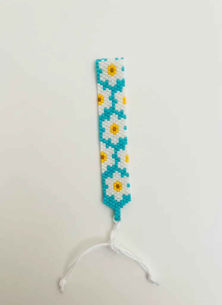 Turkuaz ve Beyaz Çiçek Desenli Miyuki Boncuk Bileklik - El Emeği