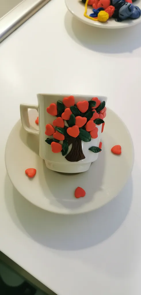 El Yapımı Beyaz Seramik Kupa Bardak Kırmızı Kalp Ağacı Desenli Kahve Fincanı