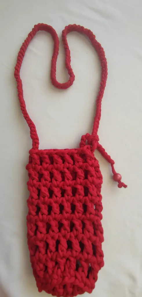 El Örgüsü Kırmızı Penye İpten Suluk Termos Çantası - Şık ve Kullanışlı