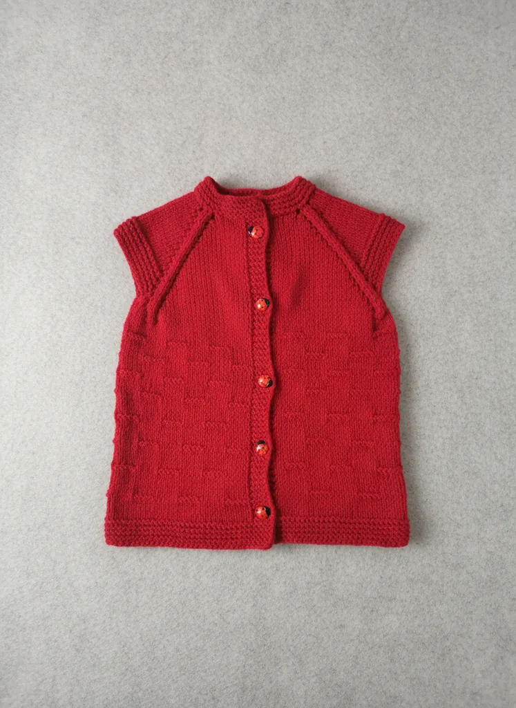 El Örgüsü Bebek Yeleği Kırmızı Renkli Uğur Böceği Düğmeli Pamuk İplik