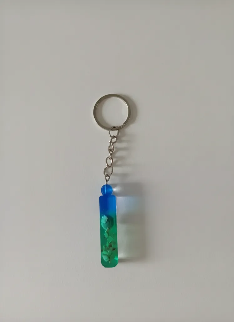 Mavi ve Yeşil Tonlarda Epoksi Reçine Anahtarlık / Çanta Süsü - El Yapımı Işık Büyüsü