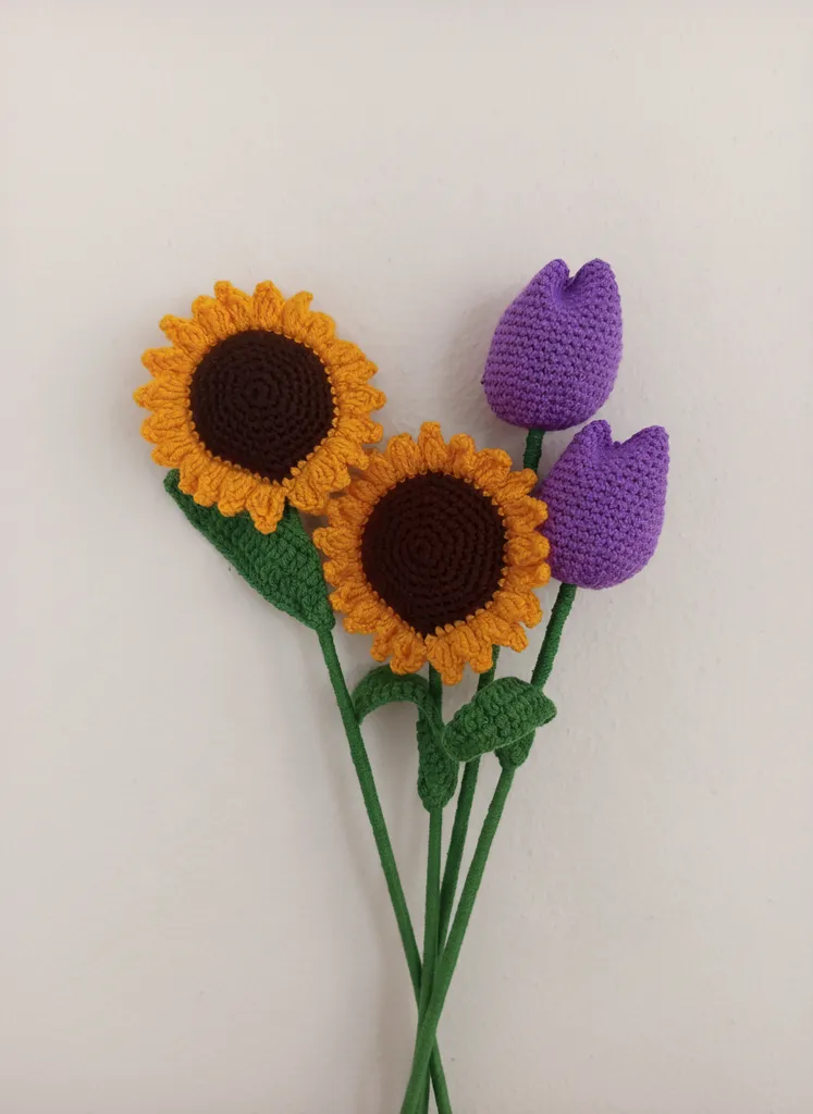 El Örgüsü Ayçiçeği ve Mor Lale Buketi - Amigurumi Çiçek Demeti Hediyelik