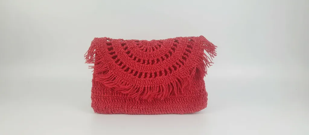 Kırmızı El Örgüsü Kağıt İp Püsküllü Çanta - Şık Tasarım 27x19 cm