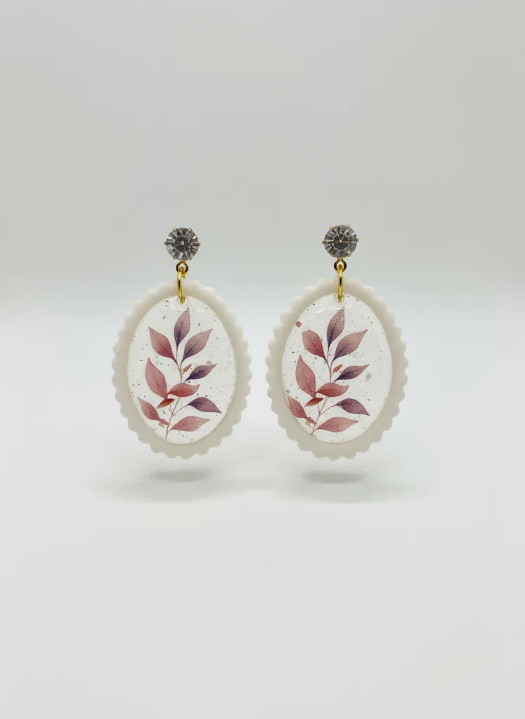 Eylül Aşkı Yaprak Desenli Taşlı Küpe - Şık ve Zarif Tasarım