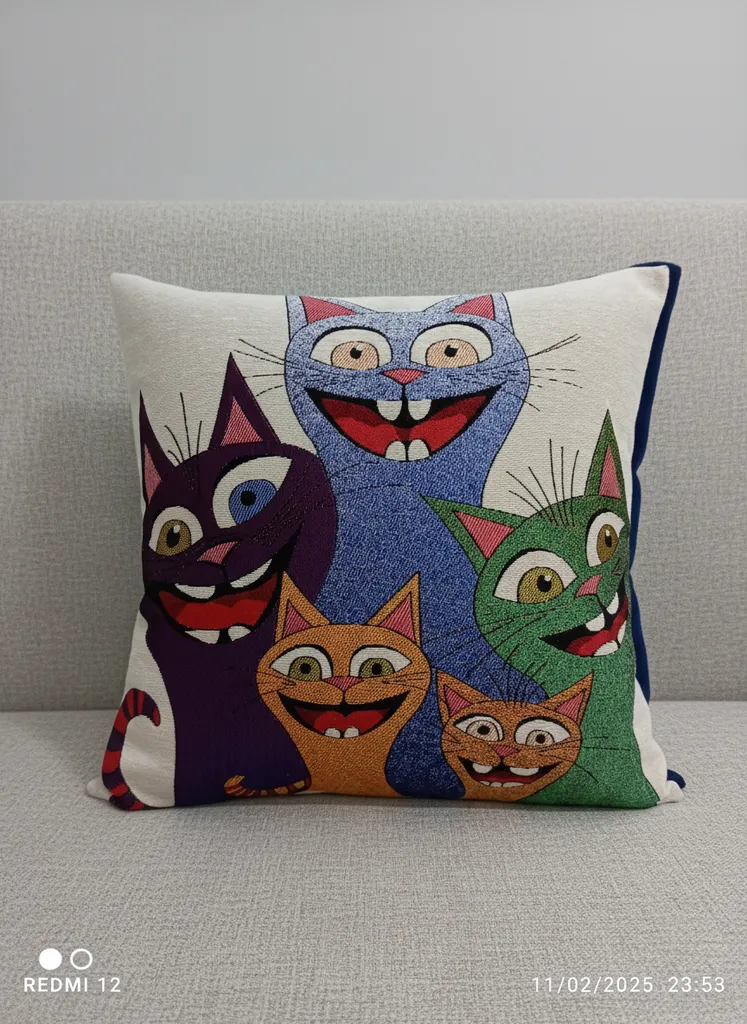 Renkli Gülen Kediler Goblen Dokuma Dekoratif Kırlent Kılıfı 44x44 cm