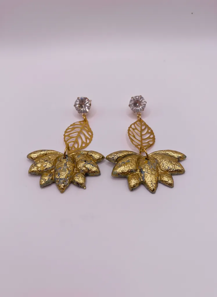 Gold Colored Flower and Leaf Detailed Stone Earring - Stylish and Elegant Design