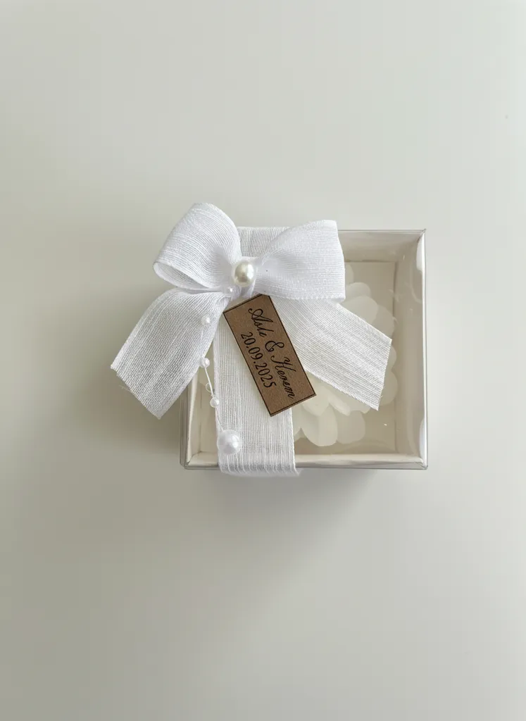 Beyaz Kurdele Detaylı Beyaz Kraft Kutulu Lotus Mum Seti (15 adet)