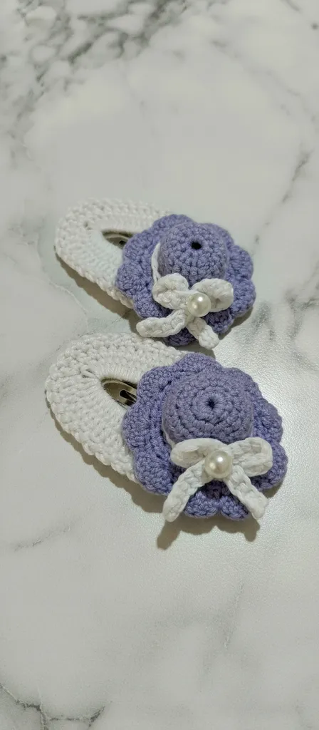Purple and White Flower Detailed 2-Piece Snap Knit Hair Clip Set