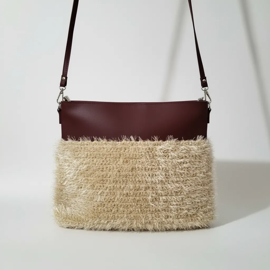 Kahverengi Deri Detaylı Bej Tüylü Omuz Çantası Astarlı Şık Tasarım