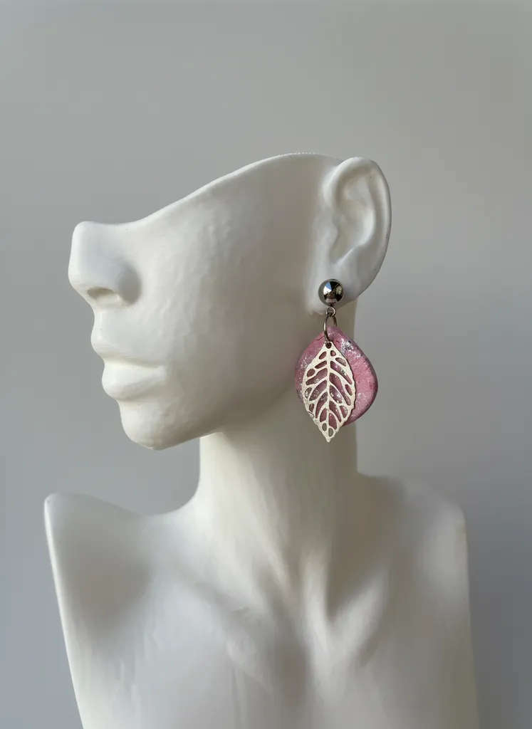 Pembe Taşlı Gümüş Renkli Yaprak Detaylı Şık Küpe - Özel Tasarım