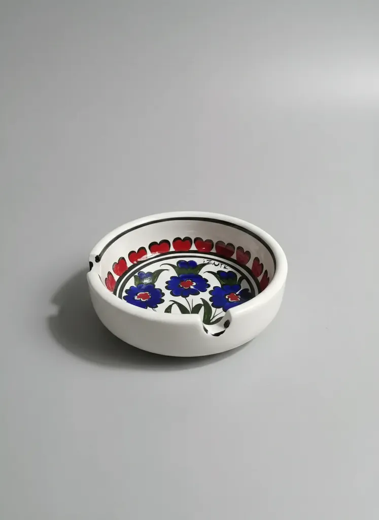 İznik Çini Kül Tablası - Mavi Çiçek ve Kalp Desenli, El Yapımı