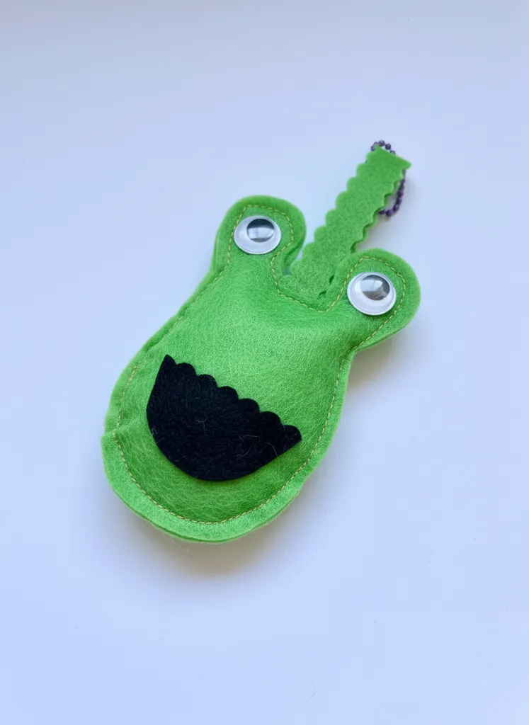 Yeşil Keçe Uzaylı Figürlü Dolgulu Anahtarlık - Eğlenceli ve Sevimli Tasarım