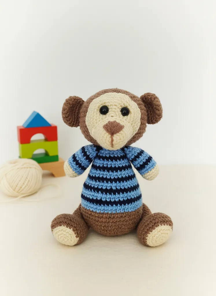Örgü Oyuncak Maymun - Mavi Çizgili Kazaklı Amigurumi Maymun Bebek