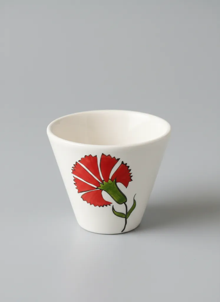 Beyaz Seramik Çini Fincan - Orta Boy, Geleneksel Karanfil Desenli