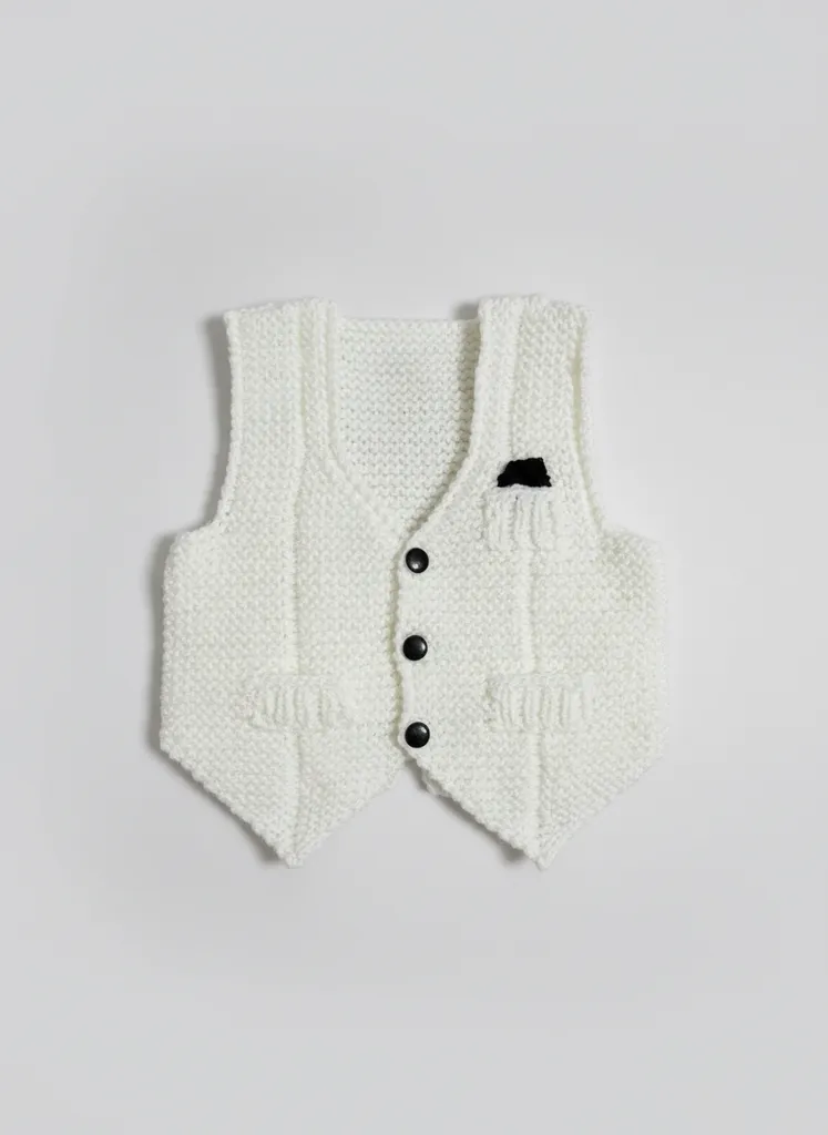 Beyaz Örgü Bebek Yeleği - Düğmeli, Yumuşak Dokulu, El Emeği
