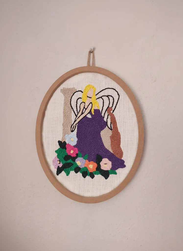 Punch Nakışı Duvar Dekoru - Soyut Figürlü ve Çiçek Desenli Tasarım Tablo