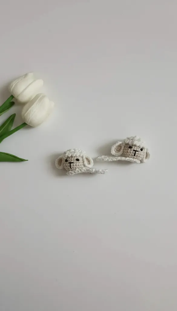 Knitted Lamb Snap Hair Clip - Cream Colored Cute Animal Figured