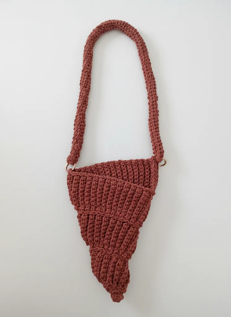 Red Brown Macrame Knit Shoulder Bag - Seashell Shaped