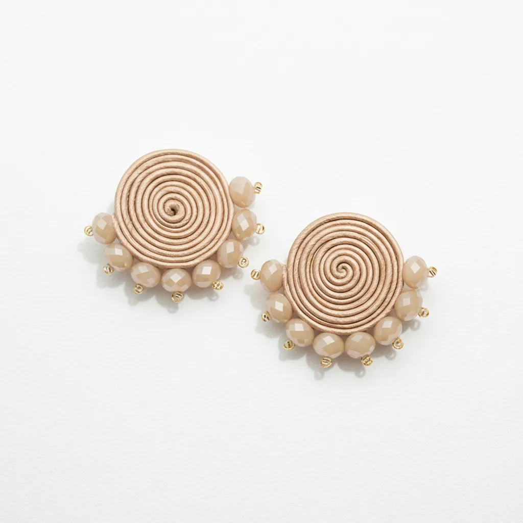 Bej Kordon ve Boncuk Detaylı Küpe - El Yapımı Şık Tasarım