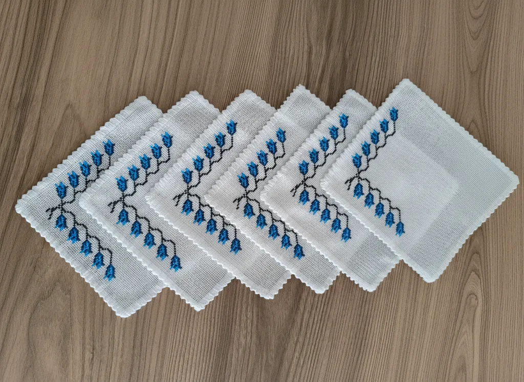 Mavi Çiçek Desenli Beyaz Sunum Peçeteleri - 6'lı El İşlemesi