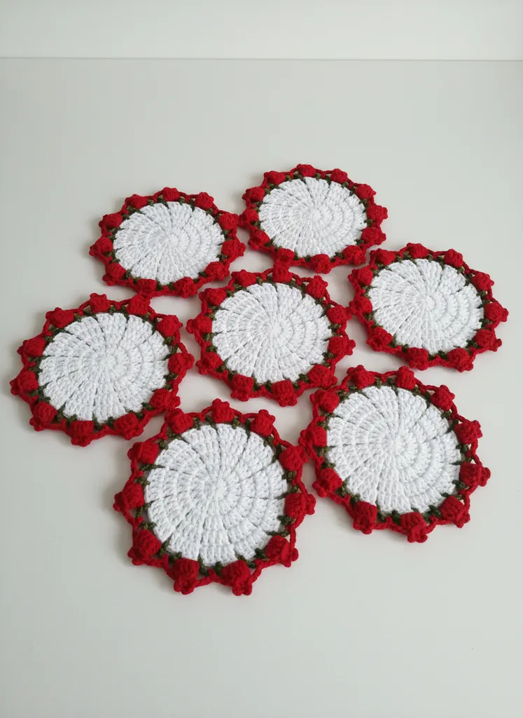White Cotton Yarn Knitted Coaster - Red Rose Detailed 6 Pieces