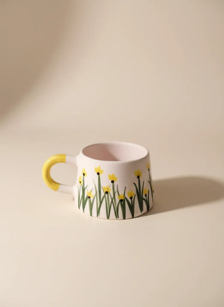 Seramik Sarı Çiçek Desenli Kupa - Dekoratif El Boyaması Hediye