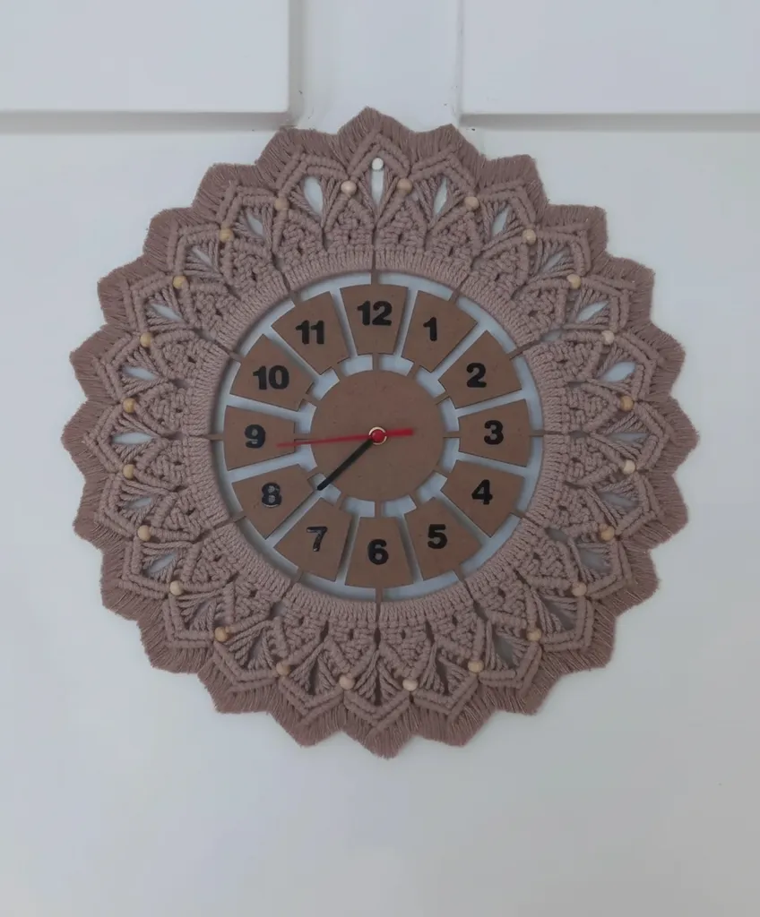 Kahverengi Makrome Duvar Saati - Ahşap Detaylı ve El Yapımı