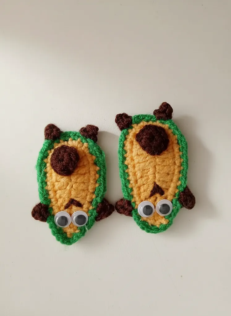 Örgü Avokado Desenli Kıskaçlı Toka - Eğlenceli ve Şık Saç Aksesuarı