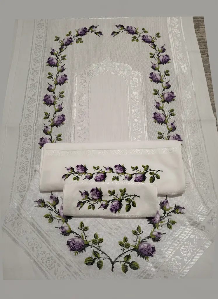 Mor Güllü Etamin İşleme Seccade Takımı - Özel Tasarım ve El Emeği