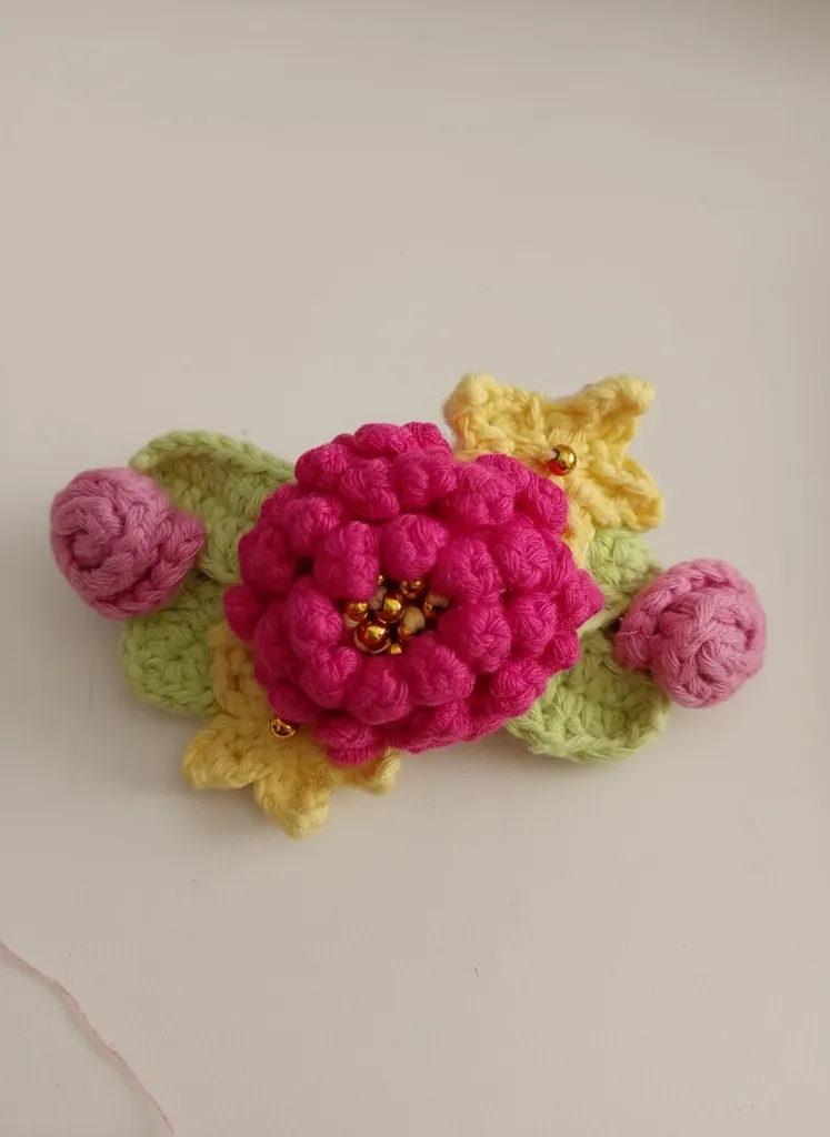 Örgü Pembe Çiçekli Kıskaçlı Saç Tokası - El Yapımı