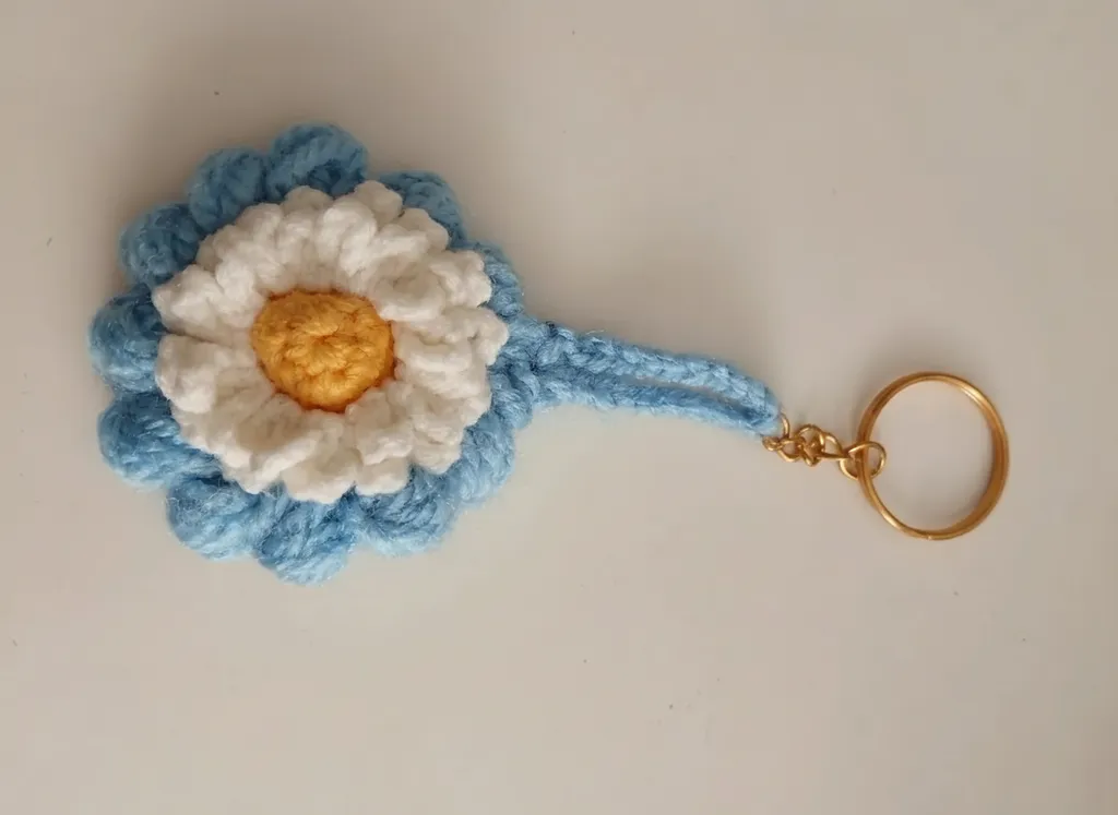 Örme Papatya Figürlü Mavi Anahtarlık - El Emeği Hediyelik