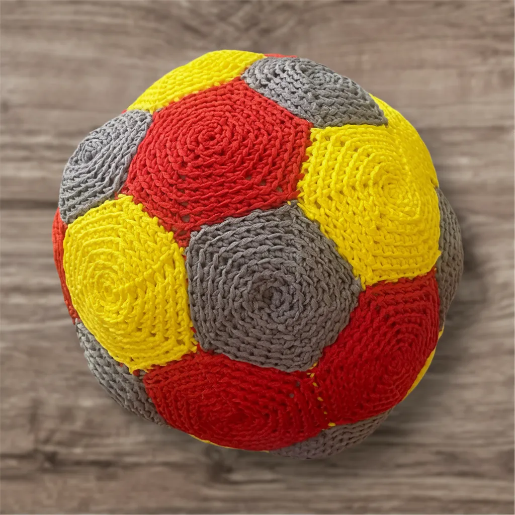 Renkli Örgü Oyuncak Top - Kırmızı, Sarı, Gri Tonlarda - El Emeği