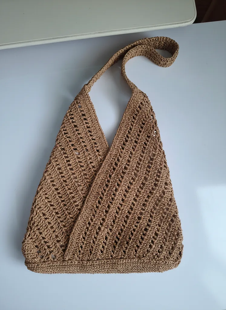 Kahverengi Örgü Omuz Çantası - Astarlı ve Cepli Hasır Detaylı