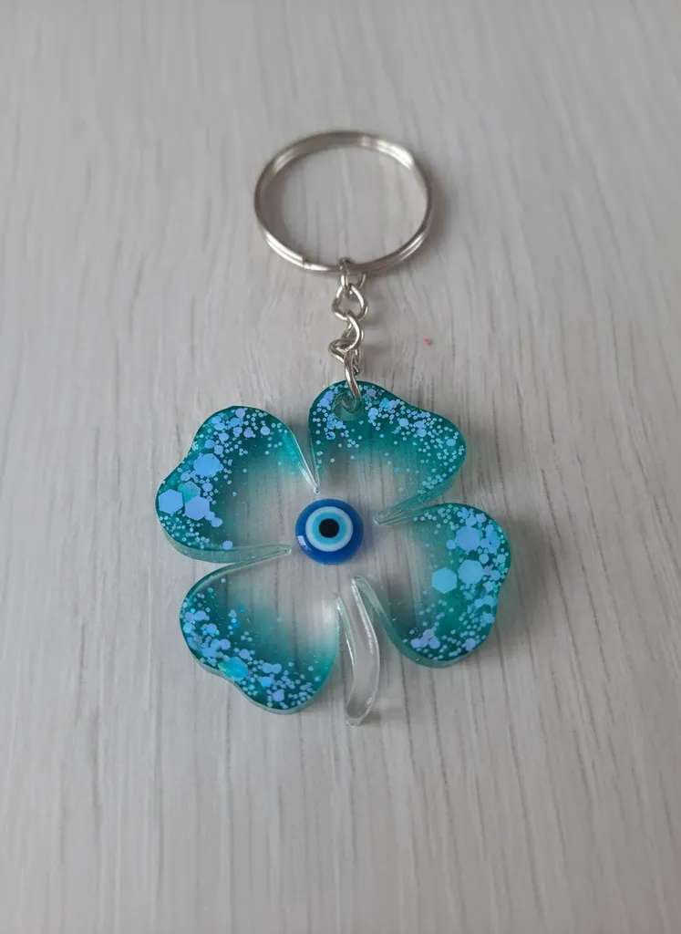 Turkuaz Simli Epoksi Yonca Figürlü Nazar Boncuklu Anahtarlık