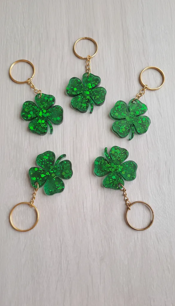 Yeşil Simli Epoksi Yonca Anahtarlık - Şans Getiren Tasarım