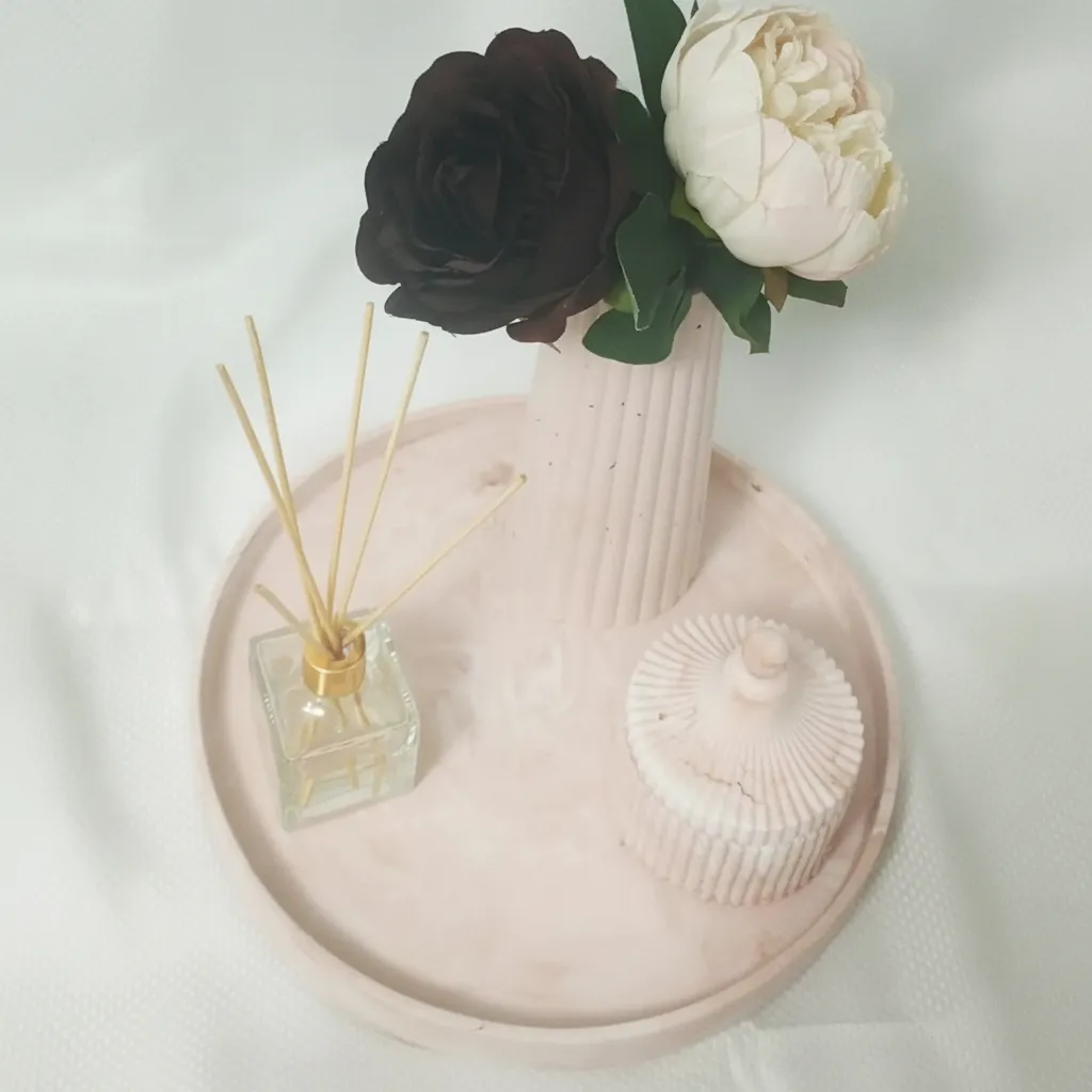 Decorative product, a stylish product with wax