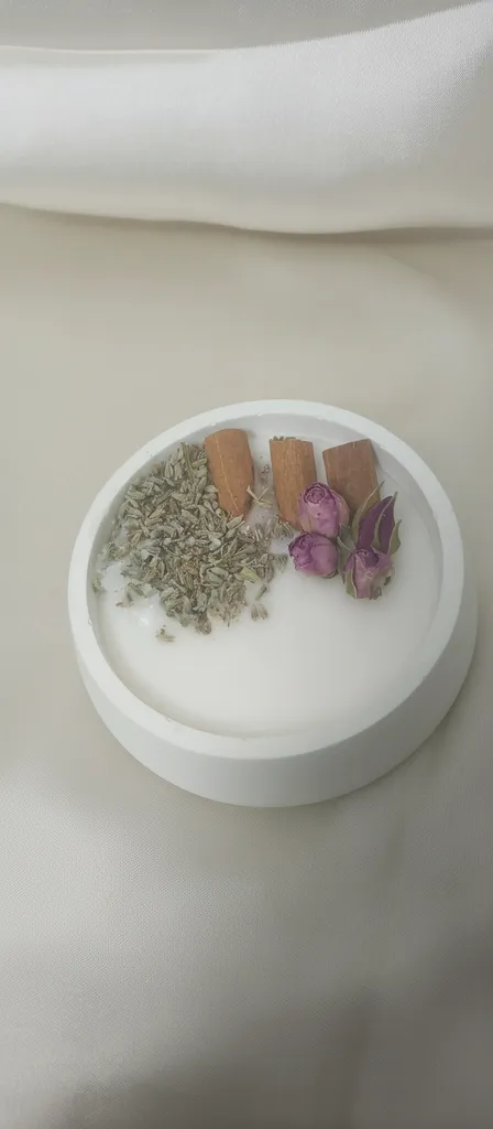 Gül, Lavanta ve Tarçınlı El Yapımı Soya Mum – Hoş Koku & Estetik Dekor