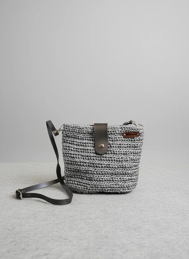 Gri Örgü Telefon Çantası - Ribon İpten, Deri Detaylı, El Emeği