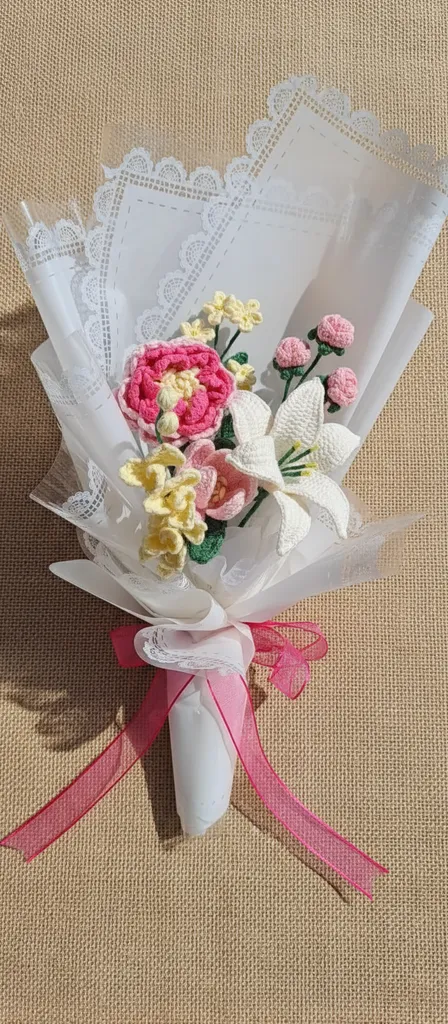 Örgü Pembe Beyaz Çiçek Buketi - Solmayan El Yapımı Hediye