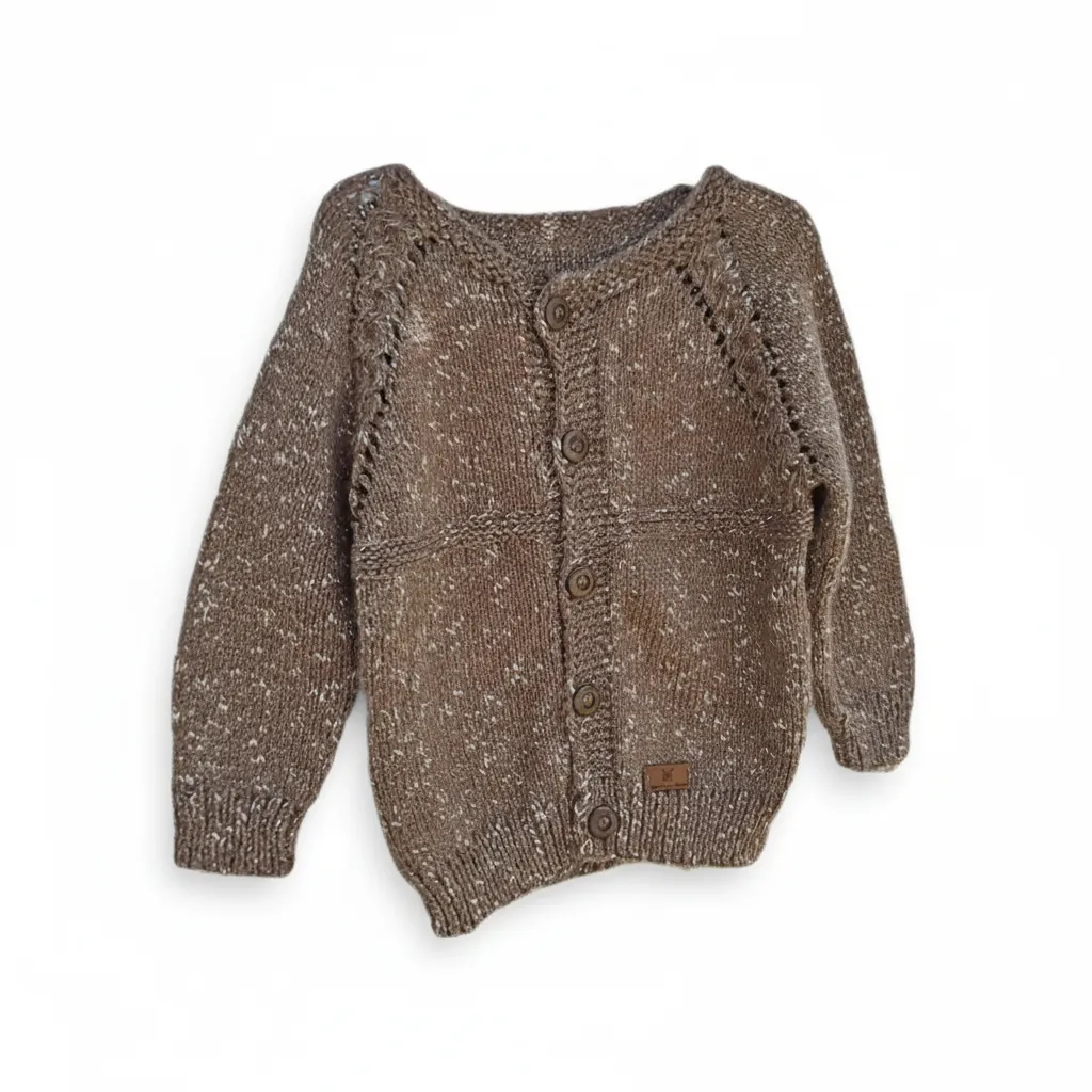 Kahverengi Örgü Erkek Çocuk Hırka - Düğmeli, Uzun Kollu, El Örmesi